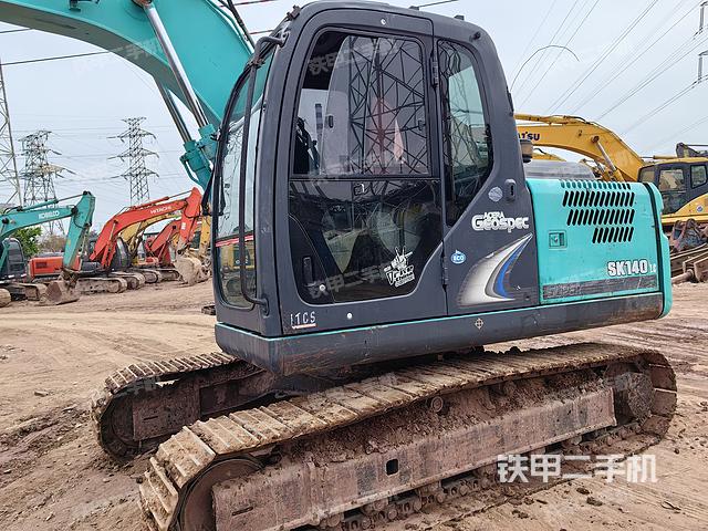 驾驶室顶部（整机外观）