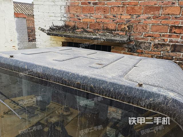 驾驶室顶部（整机外观）