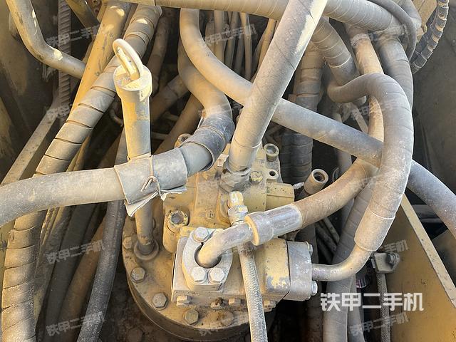 回转马达和主控阀（整机外观）