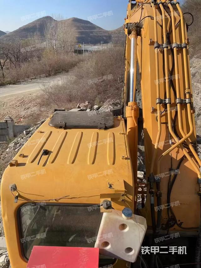 驾驶室顶部（整机外观）