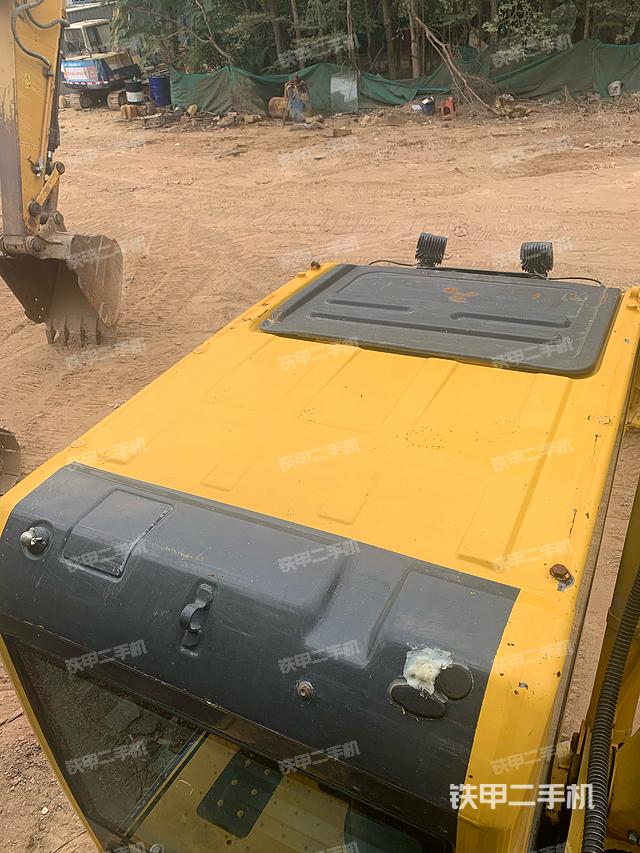 驾驶室顶部（整机外观）