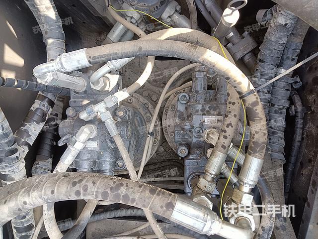 回转马达和主控阀（整机外观）