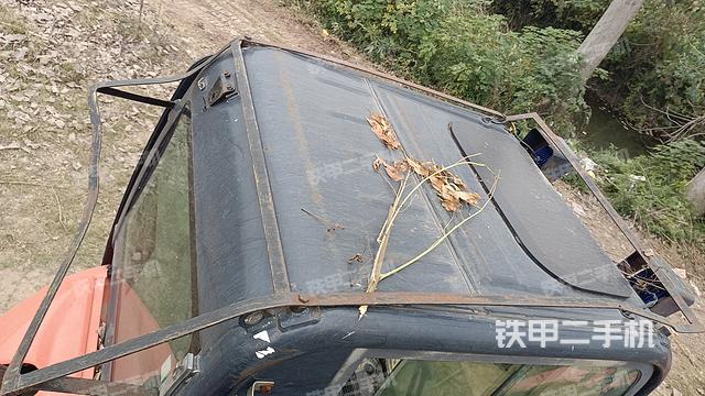 驾驶室顶部（整机外观）