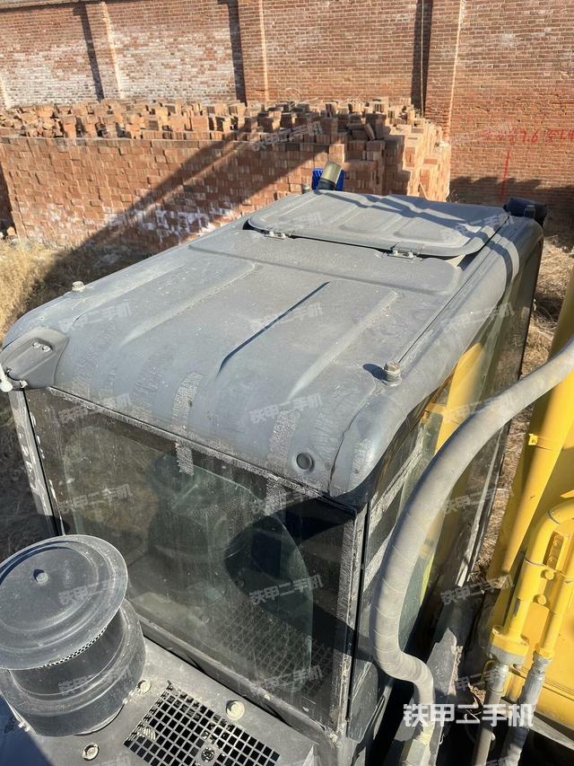 驾驶室顶部（整机外观）