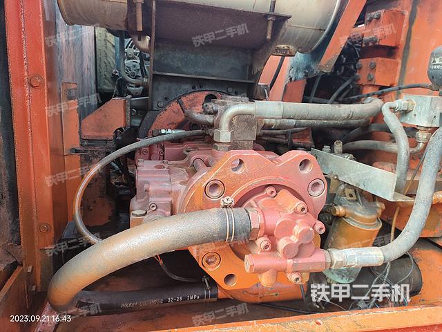 液压泵舱室正面整体（整机外观）