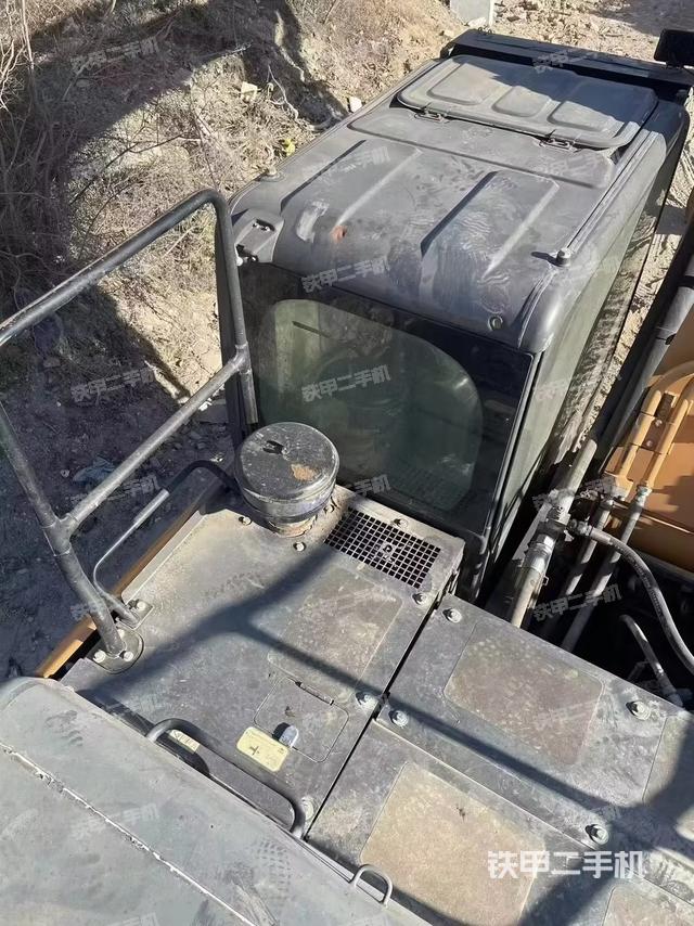 驾驶室顶部（整机外观）