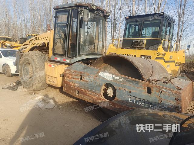 整机右侧（设备外观及核心部件）