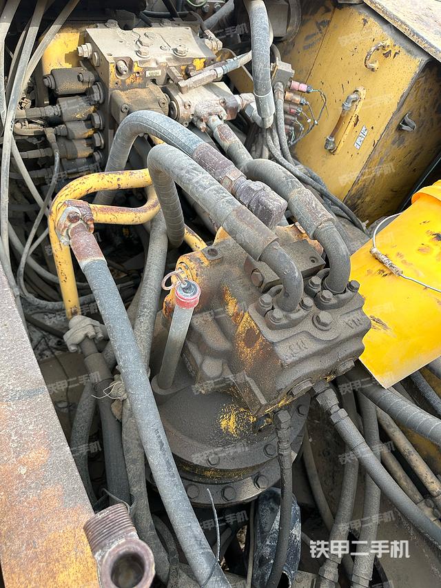 回转马达和主控阀（整机外观）