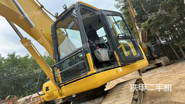 驾驶室整体（整机外观）