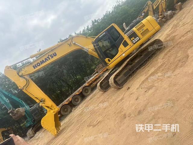 小松PC220-8M0挖掘機(jī)