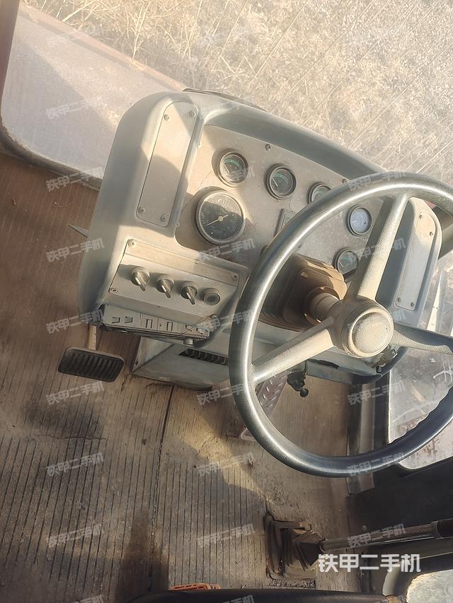 驾驶室操作台（设备外观及核心部件）