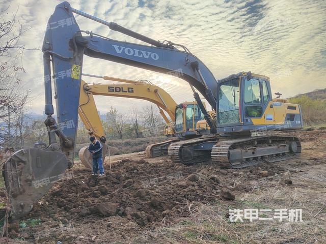 沃尔沃EC220D挖掘机