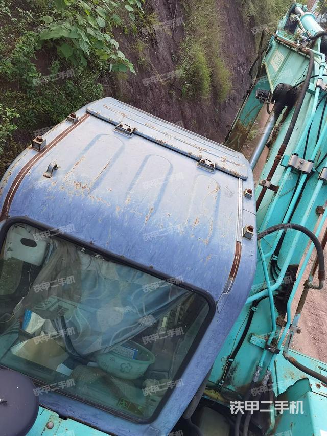 驾驶室顶部（整机外观）