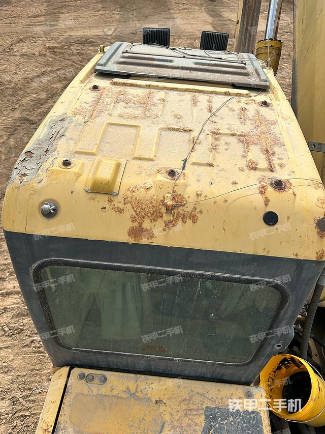 驾驶室顶部（整机外观）