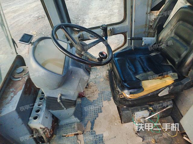 驾驶室操作台（设备外观及核心部件）