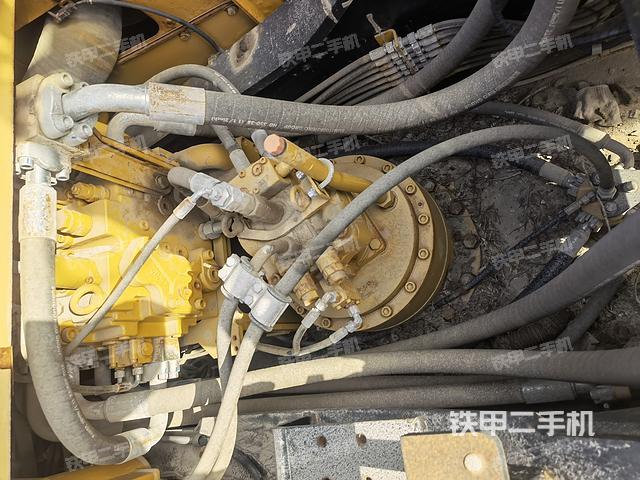 回转马达和主控阀（整机外观）