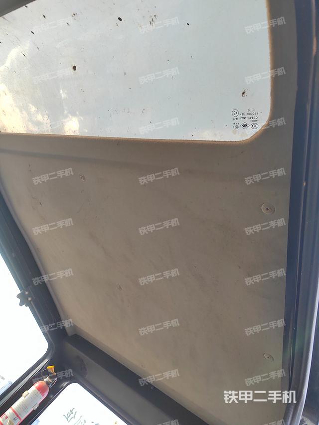 驾驶室顶部（整机外观）