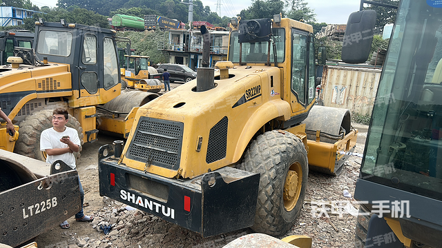 整机右后45°（设备外观及核心部件）