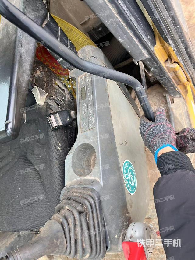 座椅左侧控制台/音响/含左手柄（驾驶室部分）