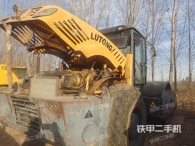 整机右后45°（设备外观及核心部件）