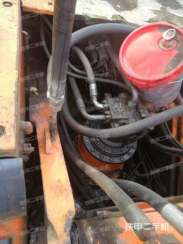 回转马达和主控阀（整机外观）