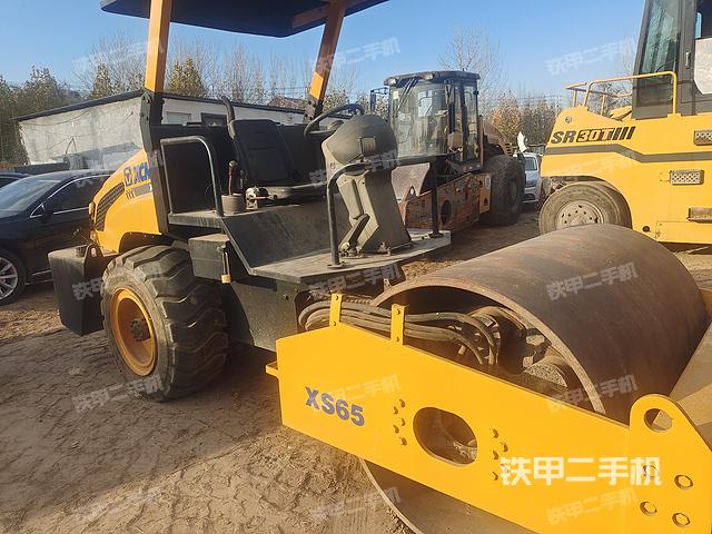 整机右侧（设备外观及核心部件）