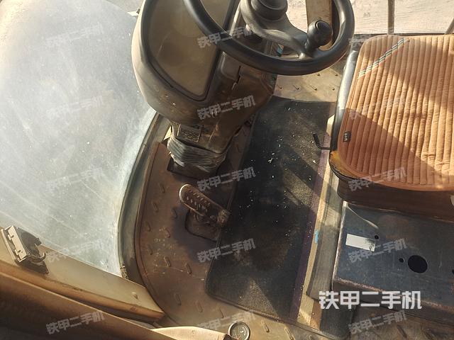 驾驶室操作台（设备外观及核心部件）