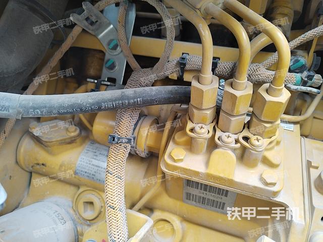 回转马达和主控阀（整机外观）