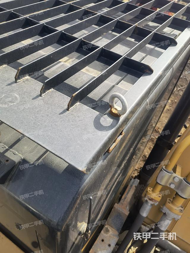 驾驶室顶部（整机外观）