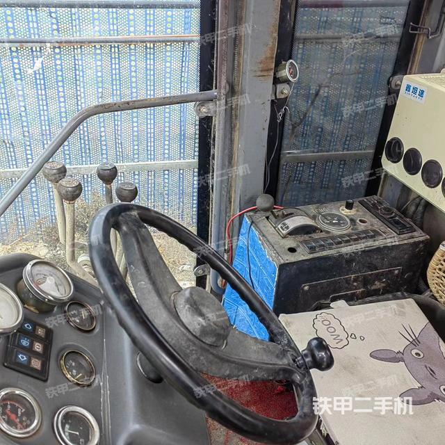 驾驶室操作台（设备外观及核心部件）