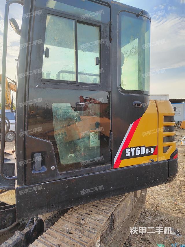 驾驶室整体（整机外观）