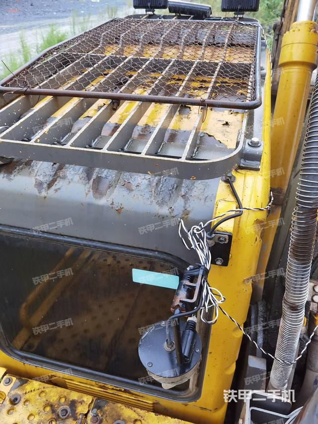 驾驶室顶部（整机外观）