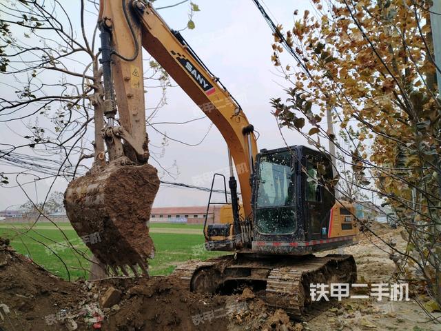 三一重工SY135C挖掘机