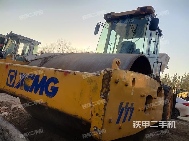 徐工XS263J壓路機(jī)