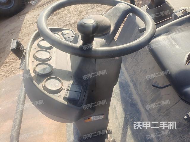 驾驶室操作台（设备外观及核心部件）