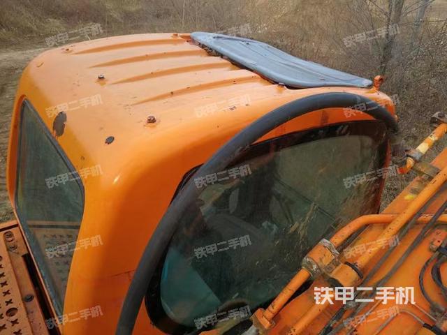 驾驶室顶部（整机外观）