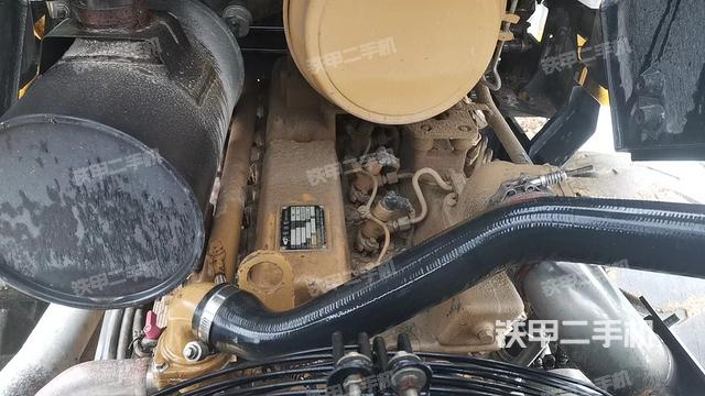 发动机右侧（整机外观及大件）