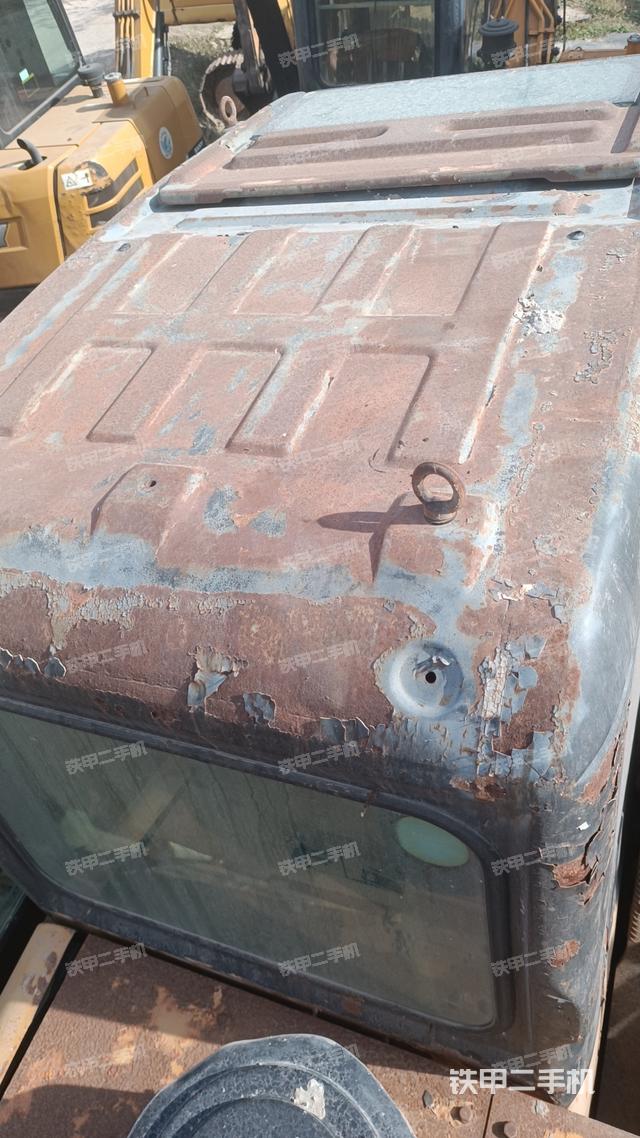 驾驶室顶部（整机外观）