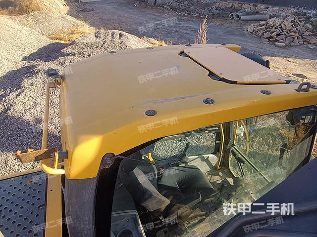 驾驶室顶部（整机外观）