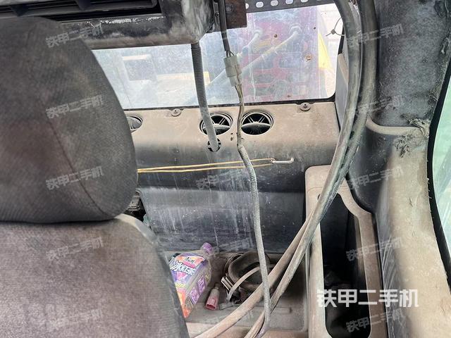 后窗玻璃角标（驾驶室部分）