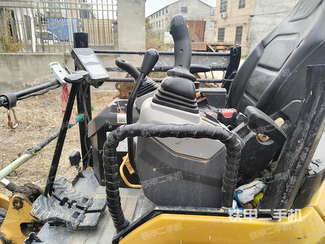 驾驶室顶部（整机外观）