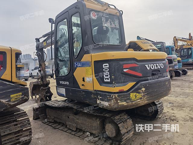 驾驶室顶部（整机外观）