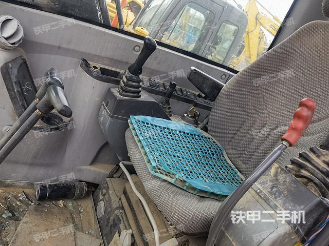 驾驶室整体（整机外观）