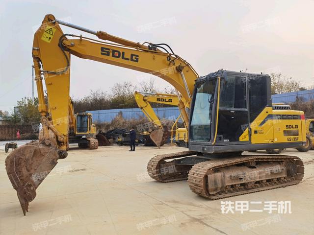 山东临工E6135F挖掘机