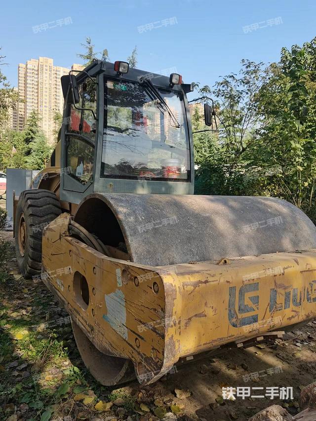 柳工CLG6122壓路機(jī)