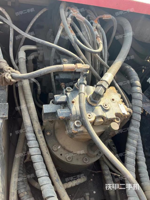 回转马达和主控阀（整机外观）