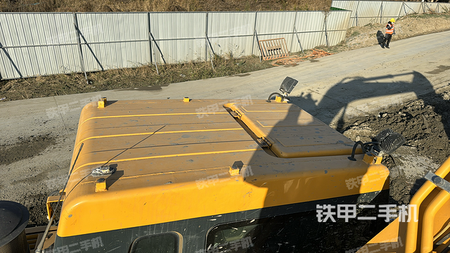 驾驶室顶部（整机外观）