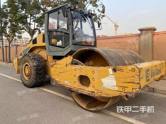 整机左侧（设备外观及核心部件）