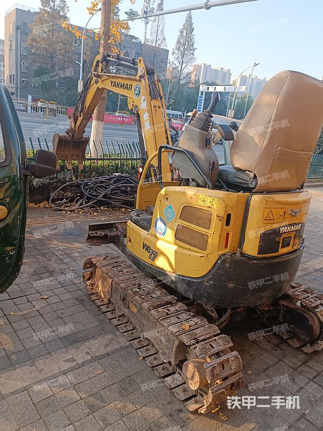 驾驶室顶部（整机外观）