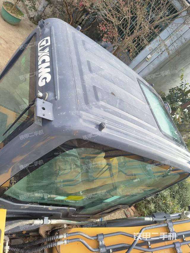 驾驶室顶部（整机外观）